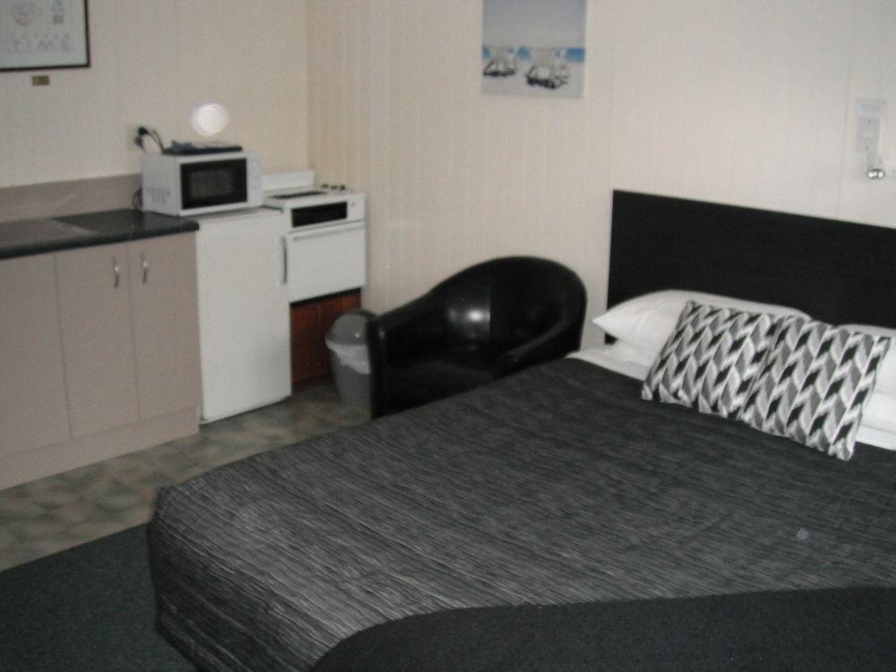 Central Gateway Motel Кромвель Екстер'єр фото