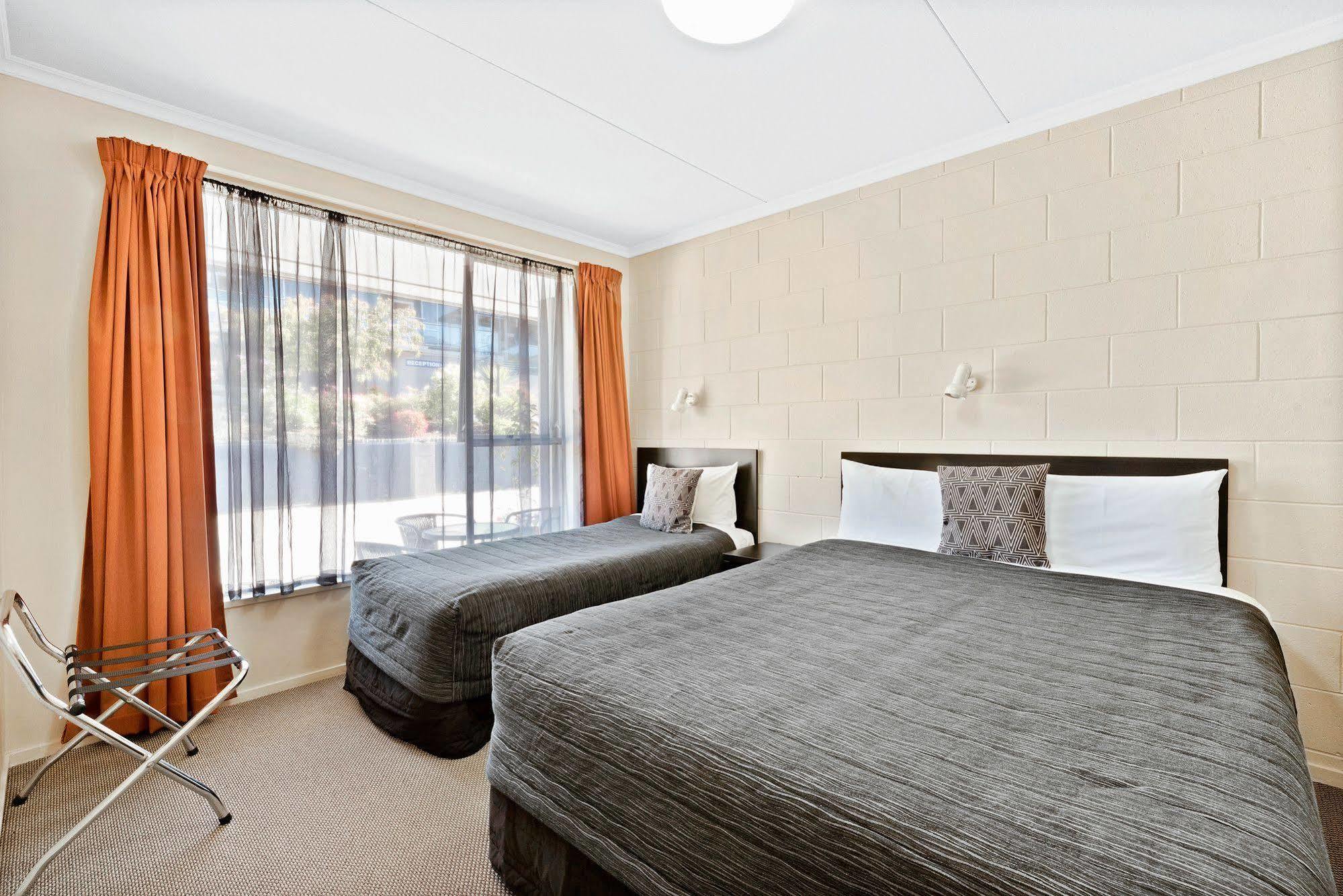 Central Gateway Motel Кромвель Екстер'єр фото